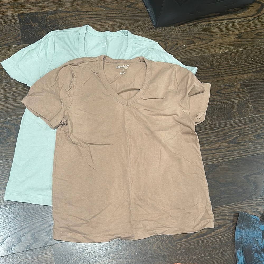 Universal thread v necks